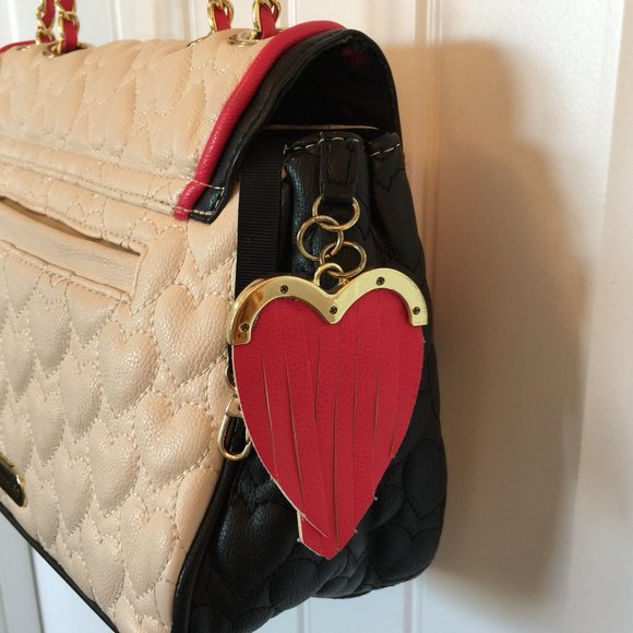 BETSEY JOHNSON QUILTED PURSE - Picture 5 of 6